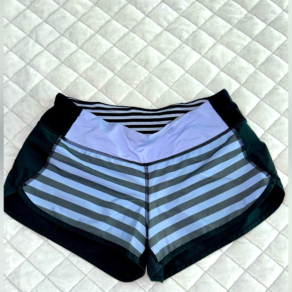 Lululemon Speed Shorts 2.5” Size 4 Black & Lilac